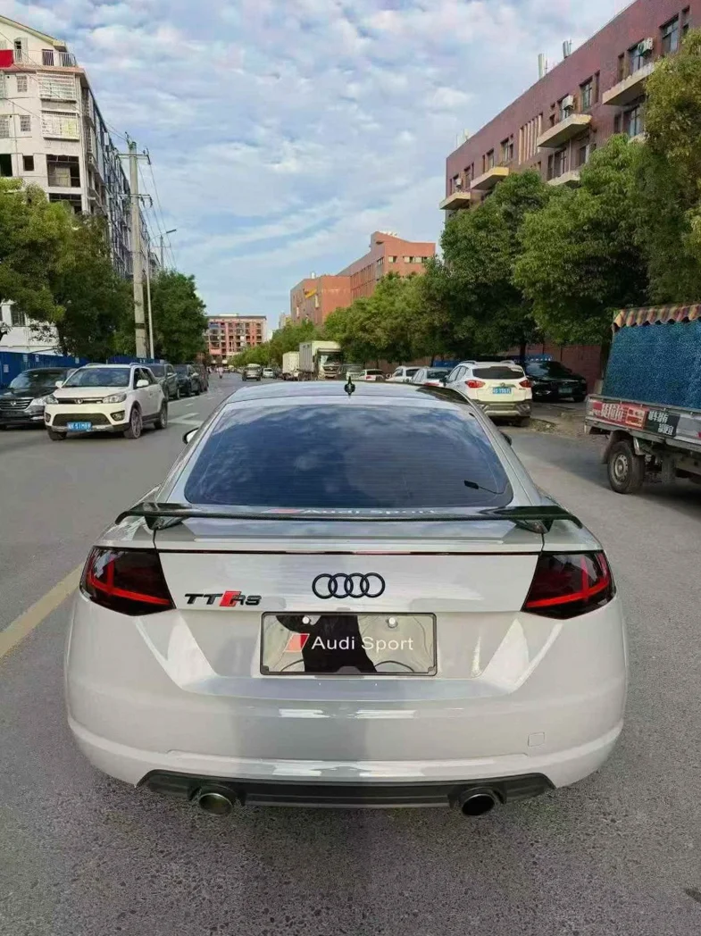 奥迪TT 内饰后排