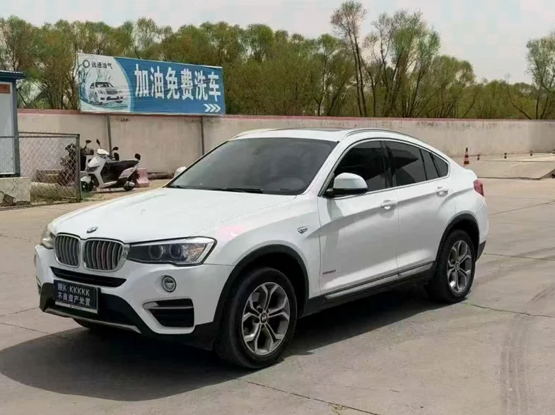 宝马X4 正面外观二