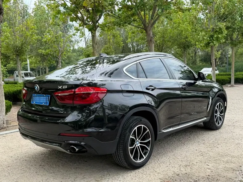 宝马X6 后面外观三