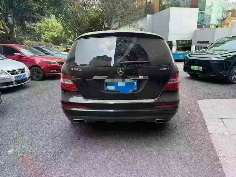 奔驰R 驾驶室