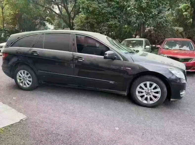 奔驰R 正面外观二