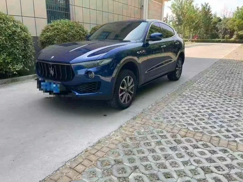 玛莎拉蒂Levante 正面外观三