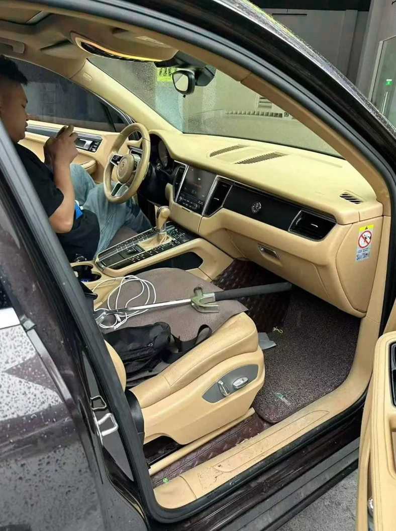 保时捷Macan 后面外观二