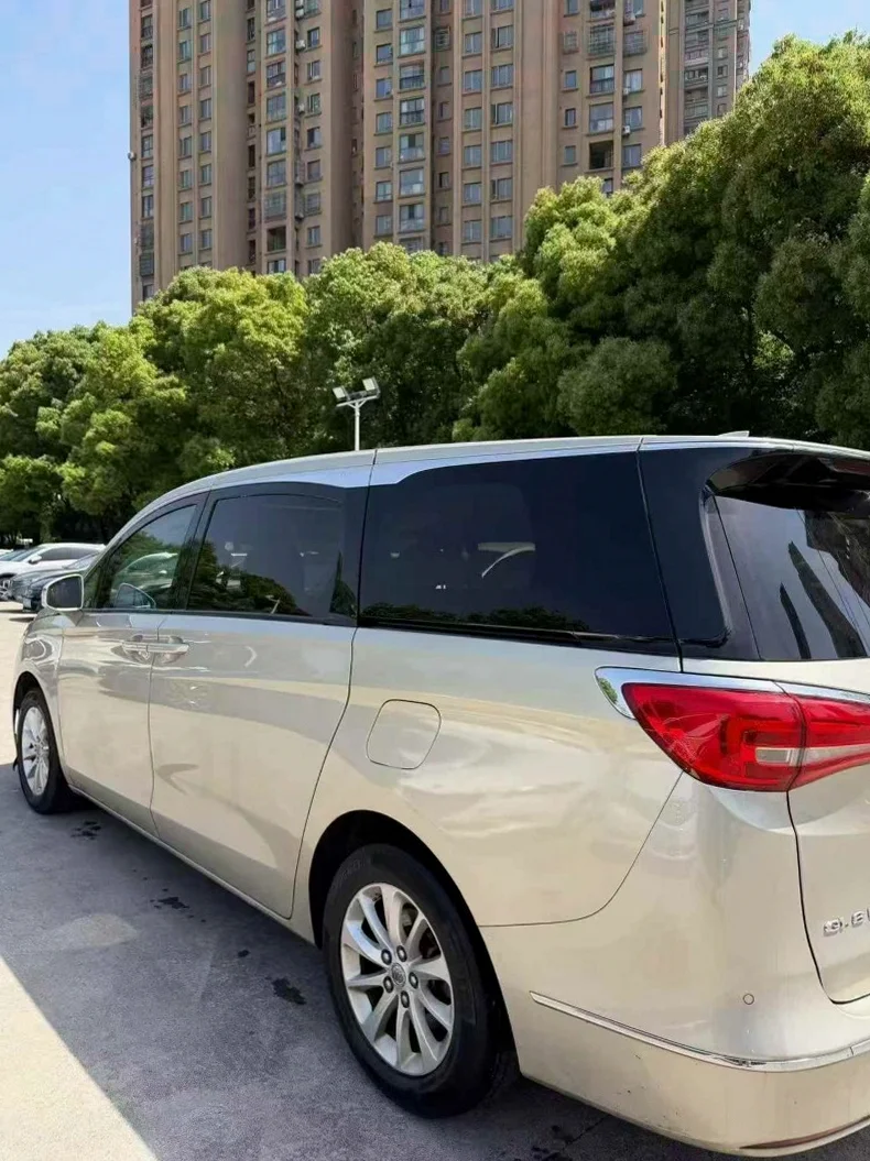 别克GL8 后面外观二