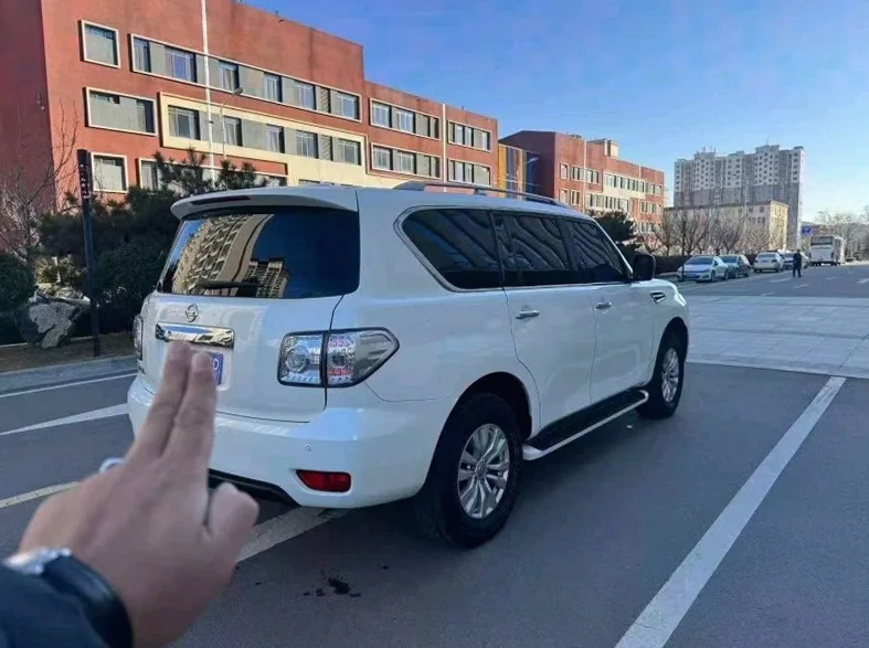 日产途乐 后面外观一