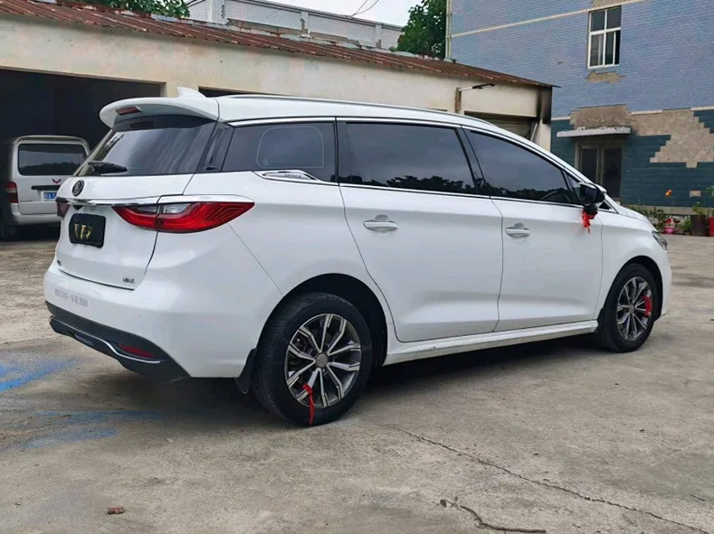 比亚迪宋 驾驶室
