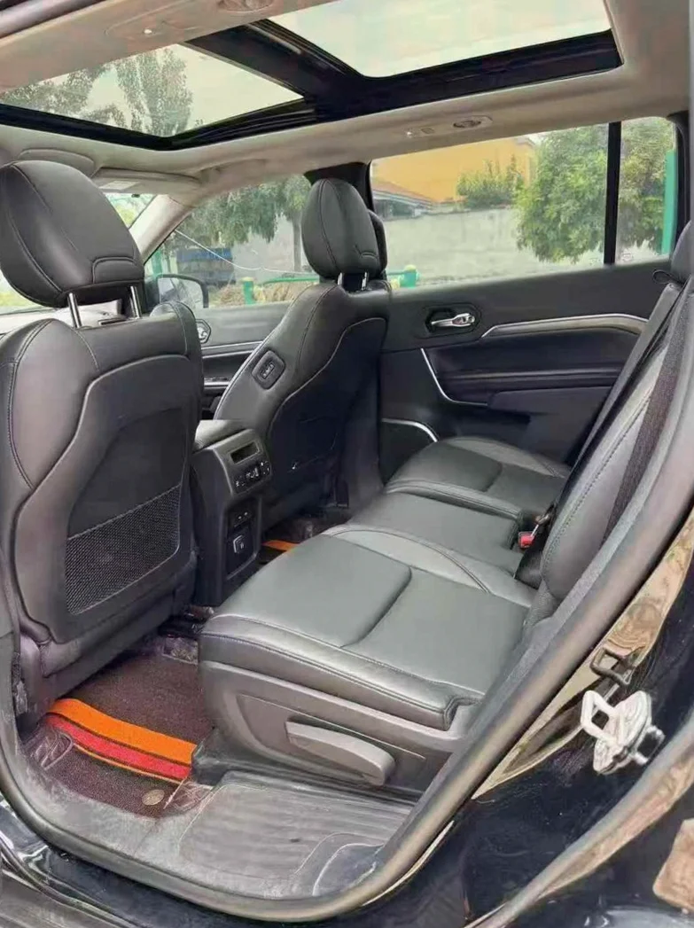 Jeep指挥官 后面外观一