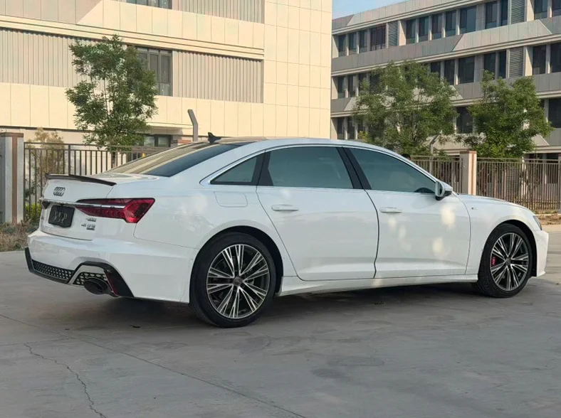奥迪A6L 后面外观一