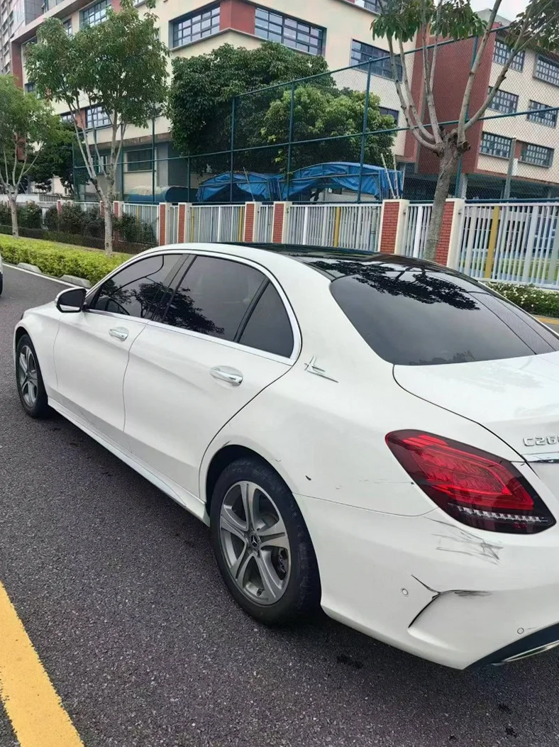 奔驰C 后面外观三