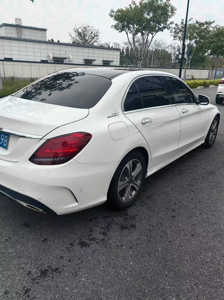奔驰C 后面外观二