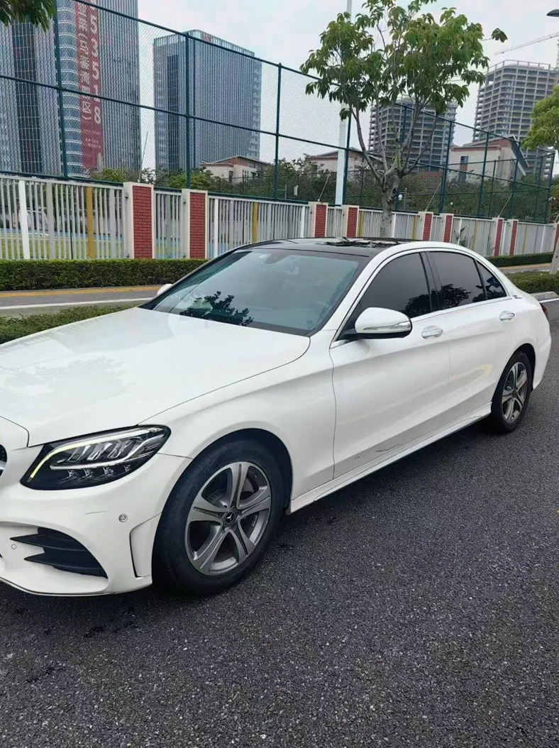 奔驰C 正面外观二