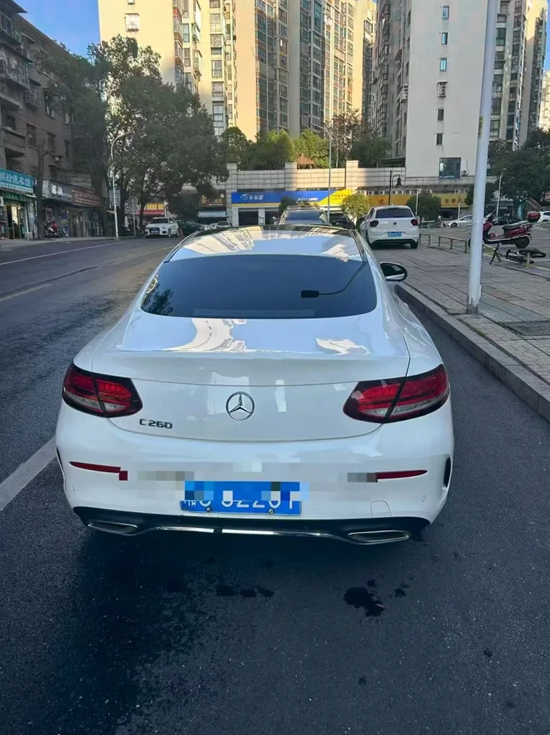 奔驰C 正面外观三