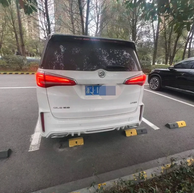 别克GL8 后面外观一