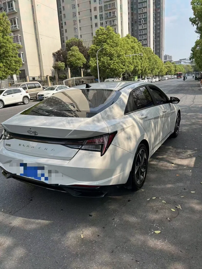 现代伊兰特 后面外观一