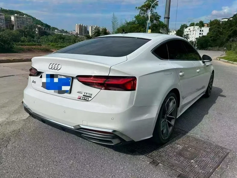 奥迪A5 驾驶室