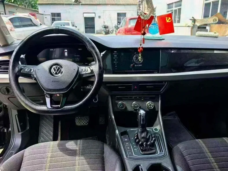 大众朗逸 后面外观一