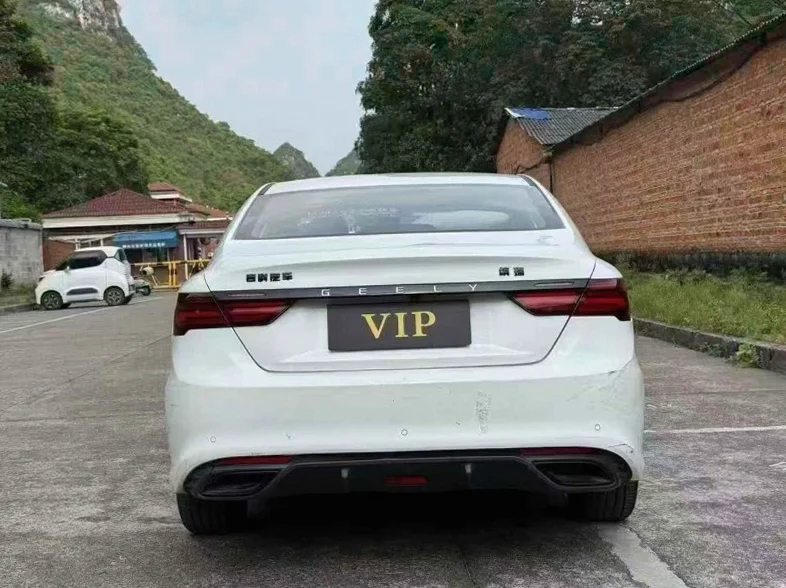 吉利缤瑞 驾驶室