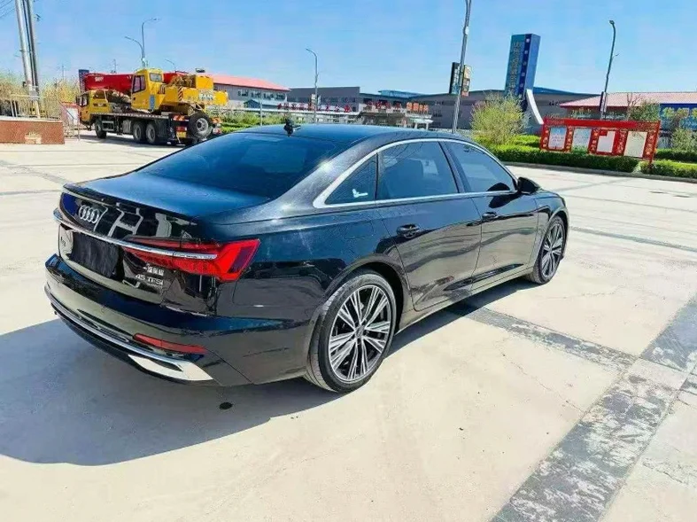 奥迪A6L 驾驶室