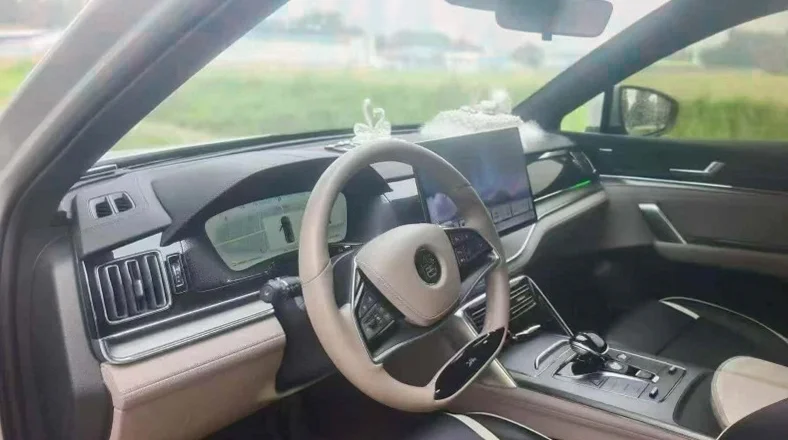 比亚迪唐 后面外观一