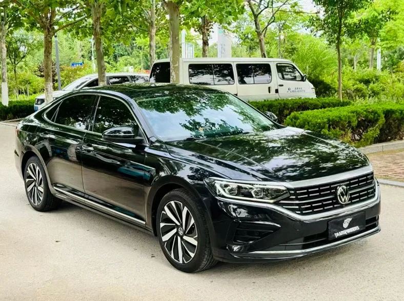 大众帕萨特 后面外观一