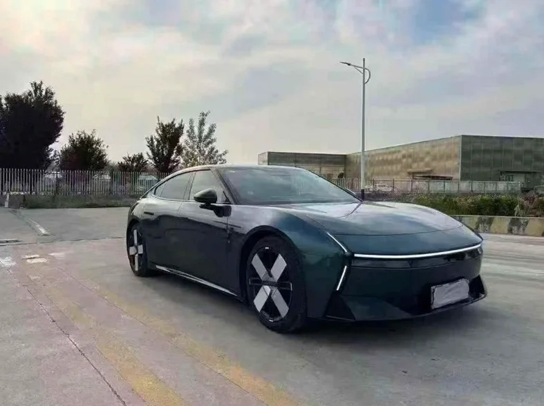 小鹏汽车p7 正面外观三