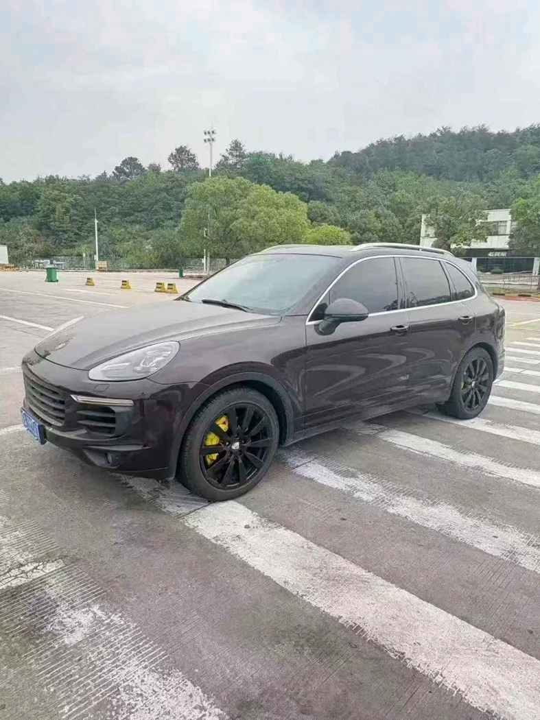 保时捷卡宴 正面外观三