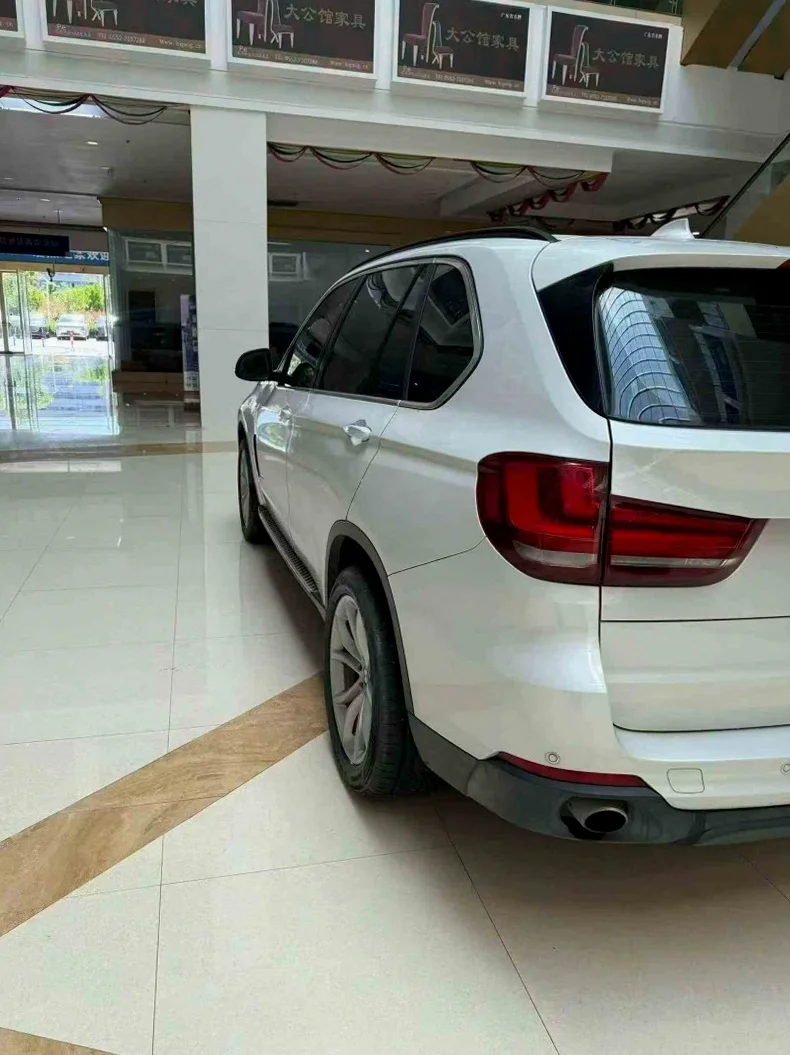 宝马X5 后面外观三