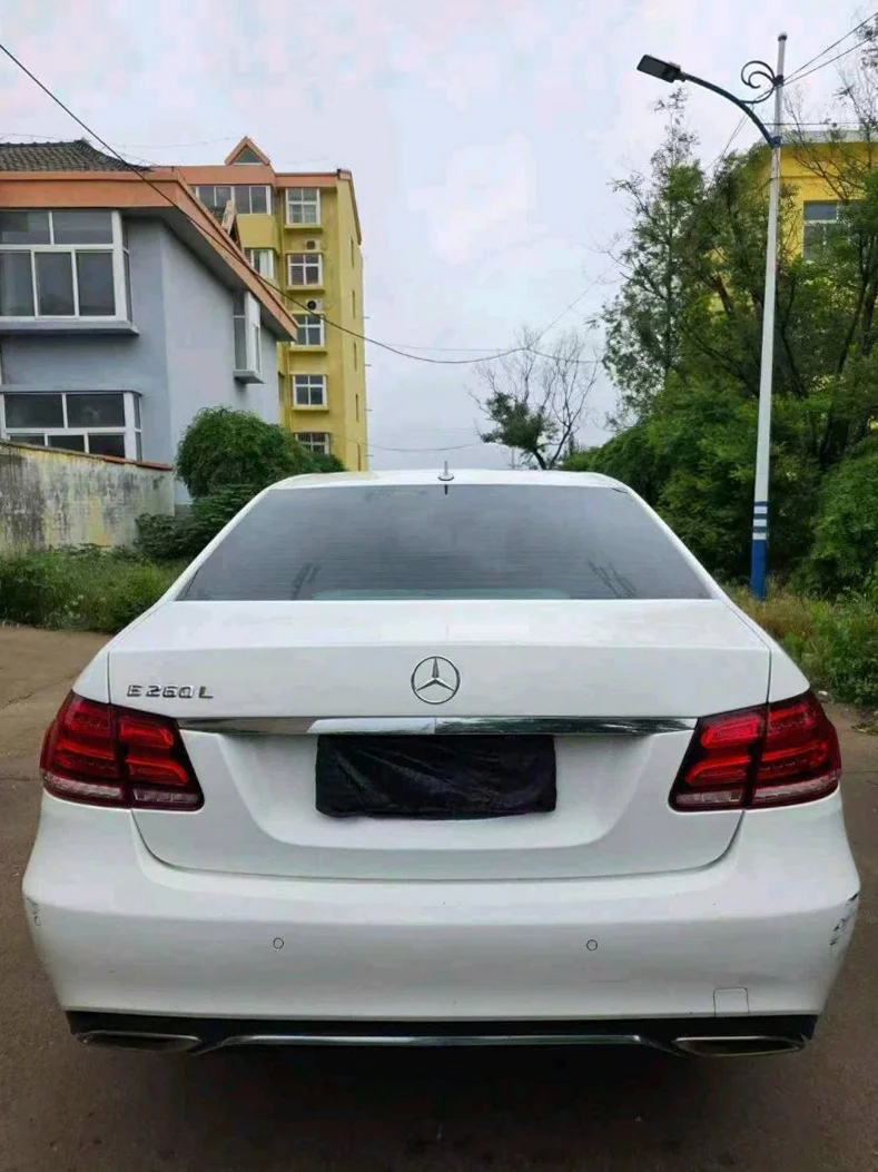 奔驰E 后面外观三