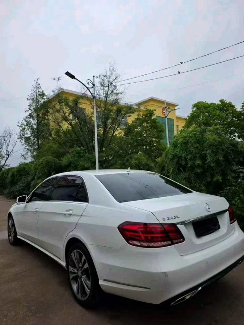 奔驰E 后面外观二