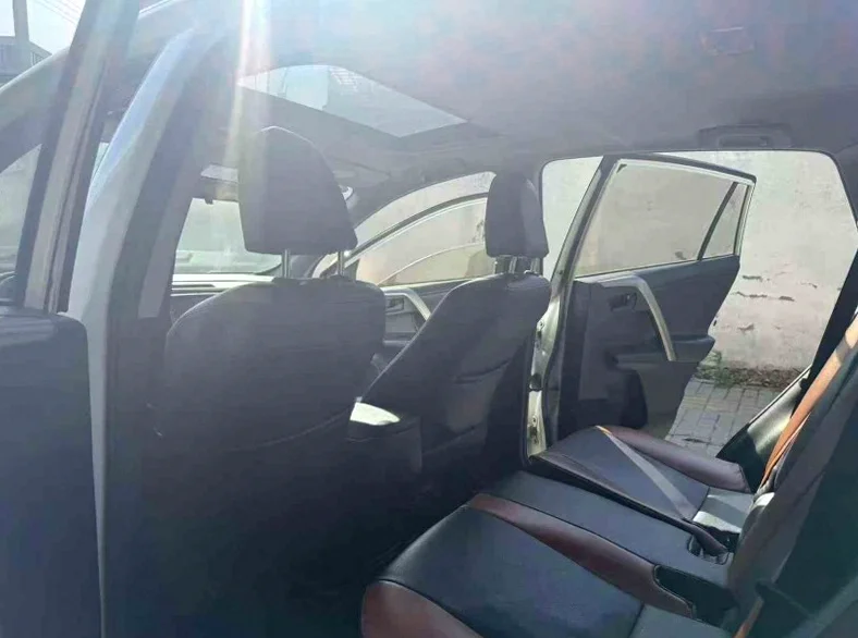 丰田RAV4 后面外观三