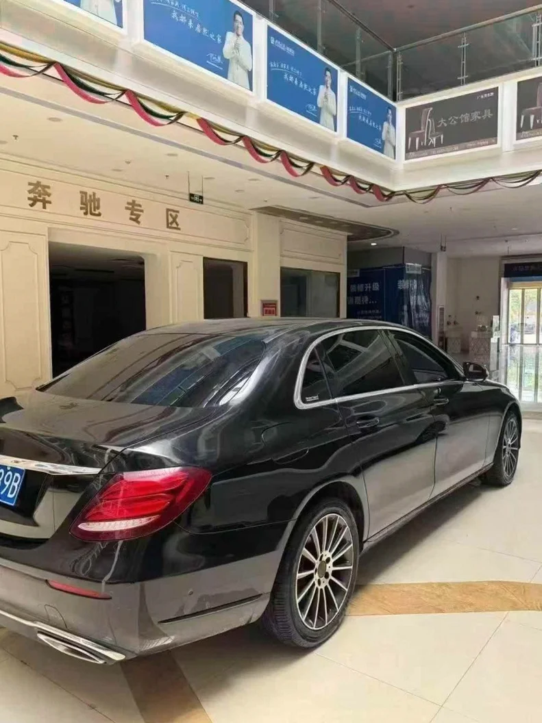 奔驰E 驾驶室