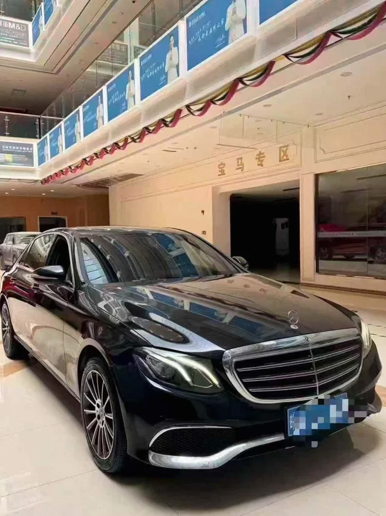 奔驰E 正面外观三