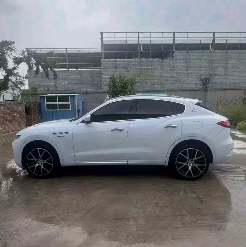 玛莎拉蒂Levante 正面外观三