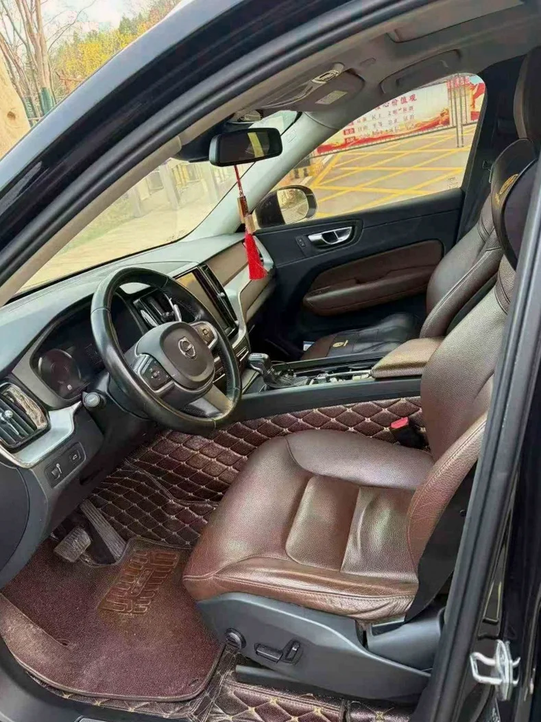 沃尔沃XC60 后面外观一