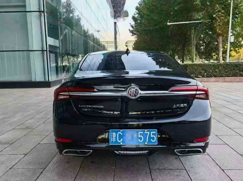 别克君越 驾驶室