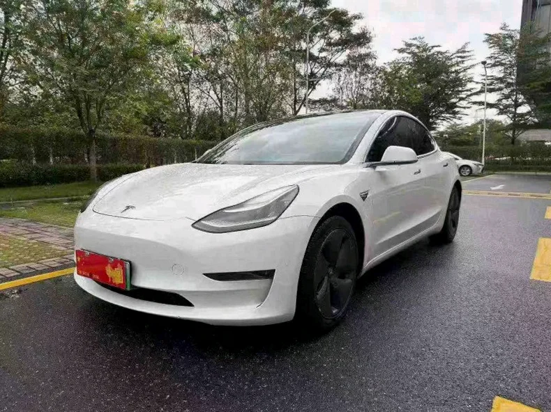 特斯拉MODEL 正面外观三