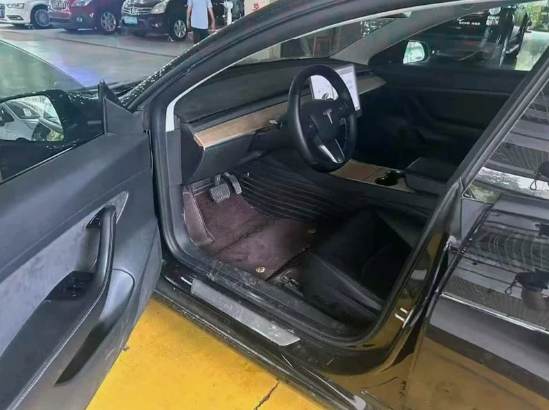 特斯拉MODEL 正面外观三