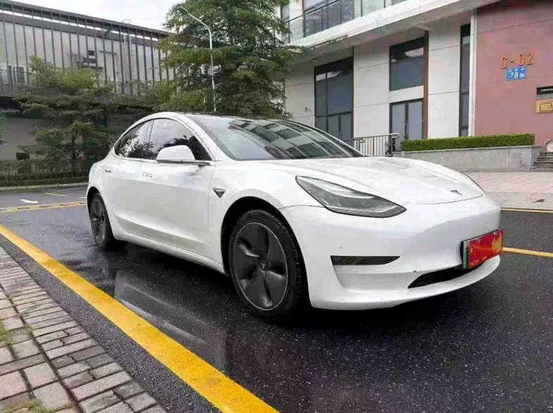 特斯拉MODEL 正面外观二