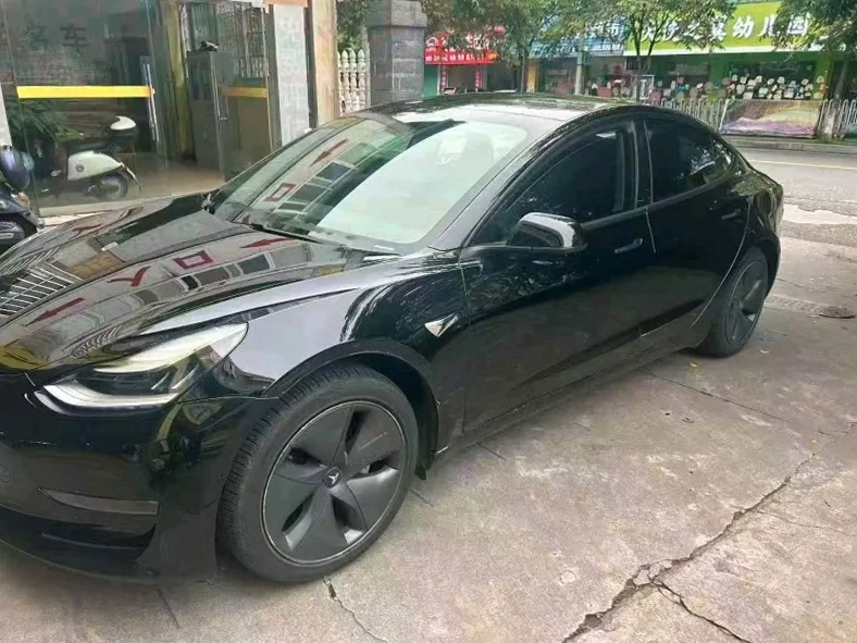 特斯拉MODEL 正面外观二