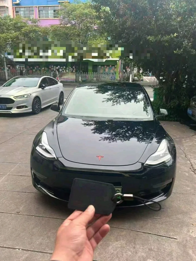 20年特斯拉Model3长续航后驱运动版