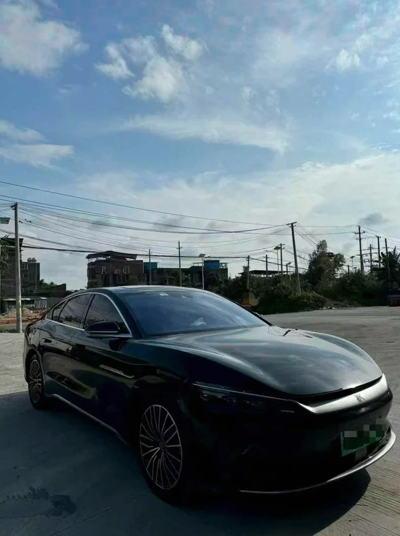 比亚迪汉 正面外观三