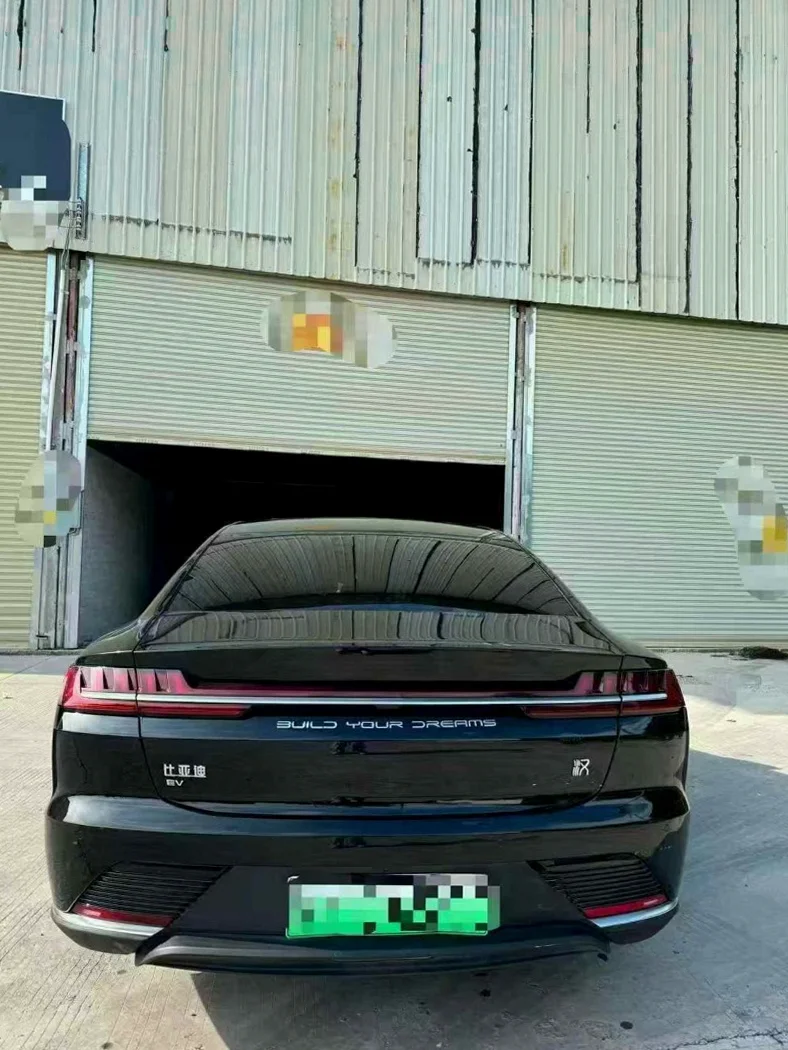 比亚迪汉 驾驶室