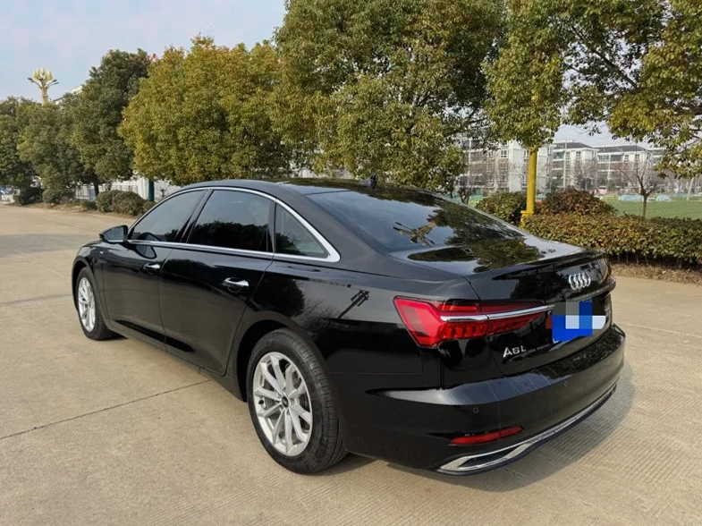 奥迪A6L 后面外观一