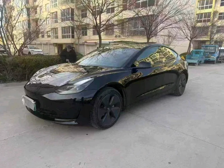 特斯拉MODEL 正面外观三