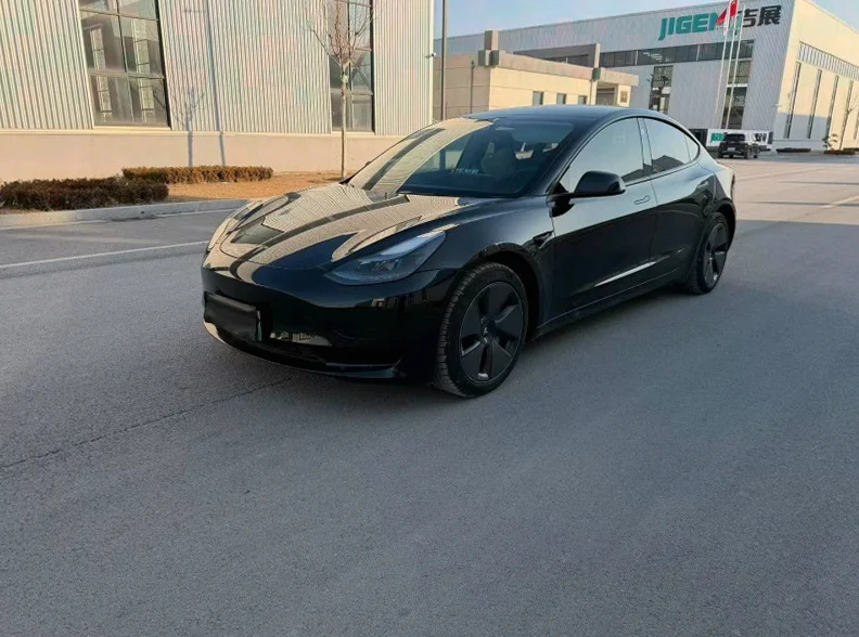 特斯拉MODEL 正面外观二
