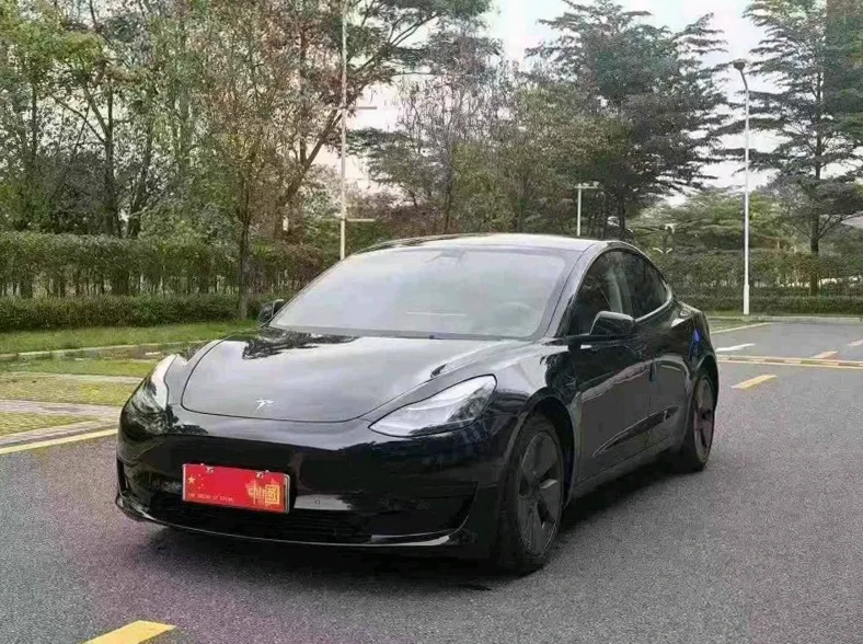 特斯拉MODEL 正面外观二
