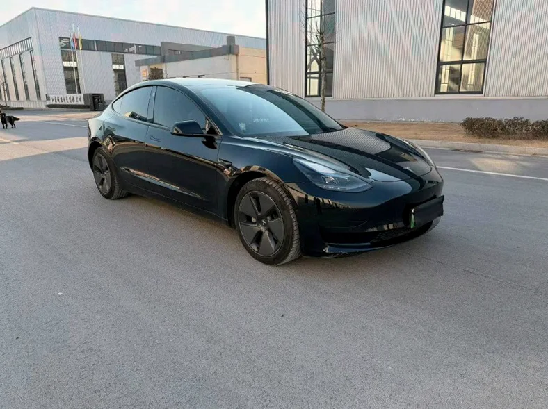 特斯拉MODEL 正面外观三