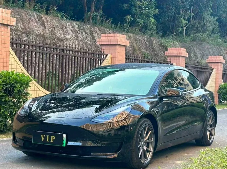 特斯拉MODEL 正面外观三