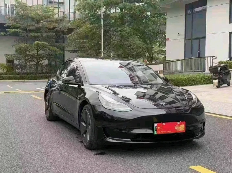 特斯拉MODEL 正面外观三