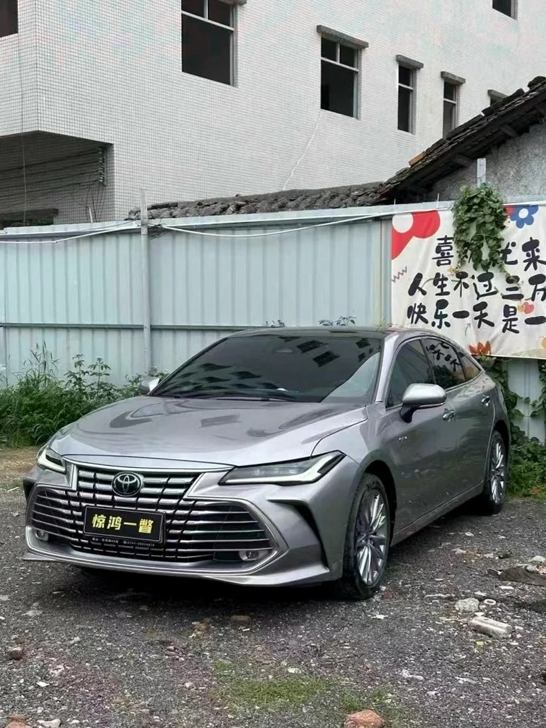 丰田亚洲龙 正面外观三